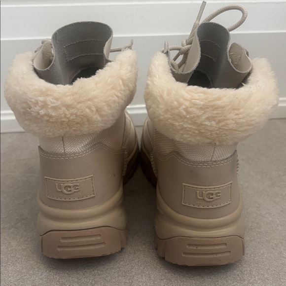 UGG Women's Cream and Tan Winter Boots - Picture 4 of 5